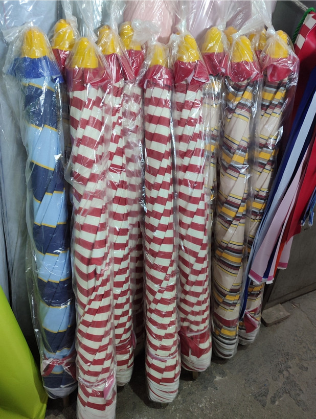 چتر سایبان تاشو قطر 200 متری از جنس برزنت  با کفی و لوله اهنی قطر 2